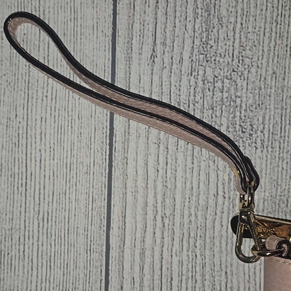 Michael Kors Pebbled Leather Smartphone Wristlet Light Pink/Gold - Picture 12 of 12